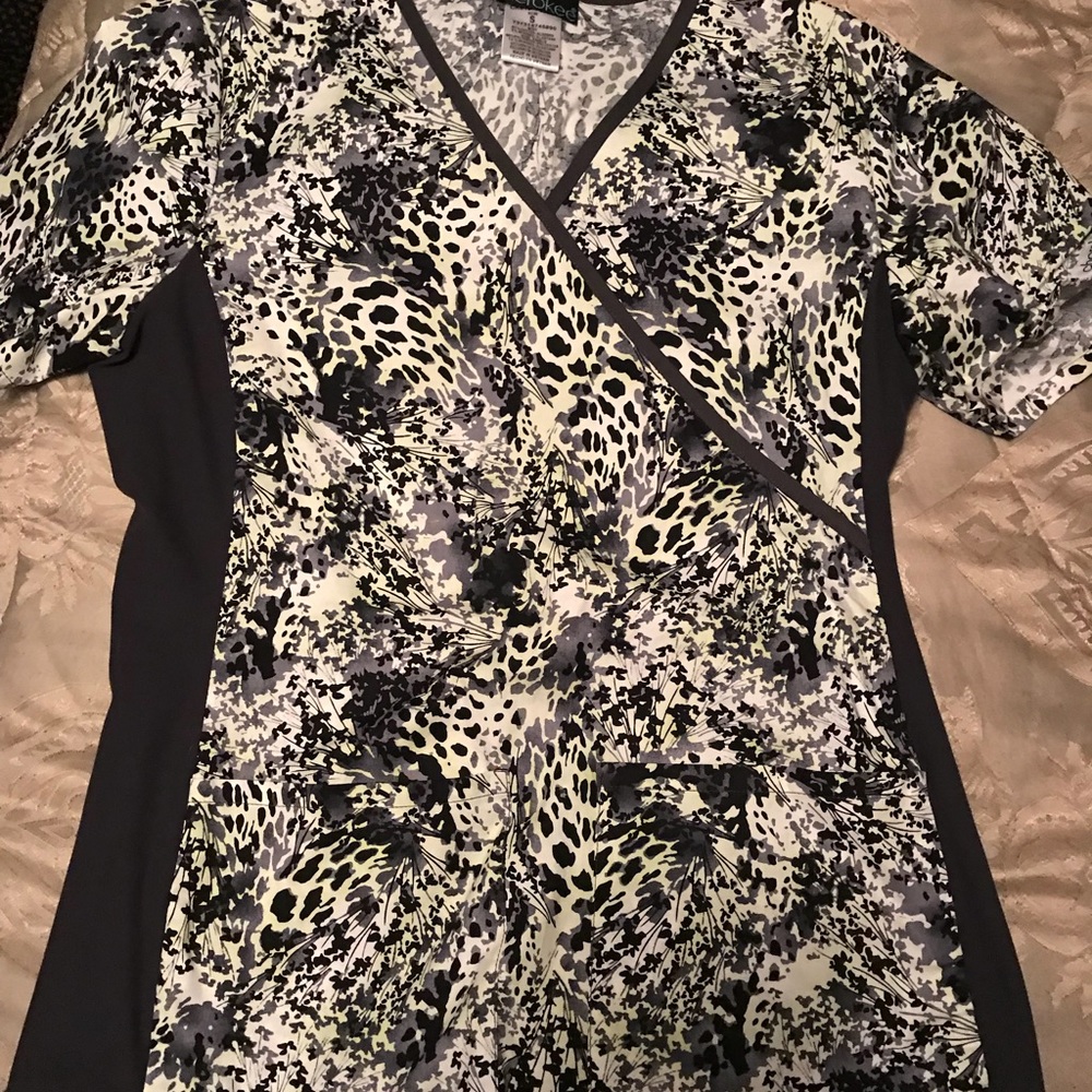 Cherokee scrub top